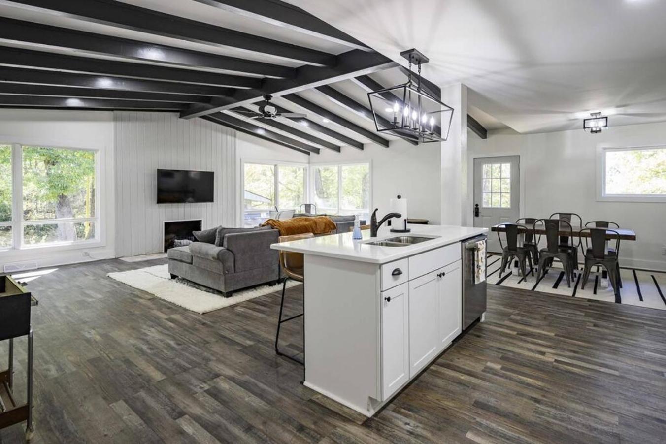 Gorgeous Renovated Home With Large & Private Lot Winchester Exterior photo