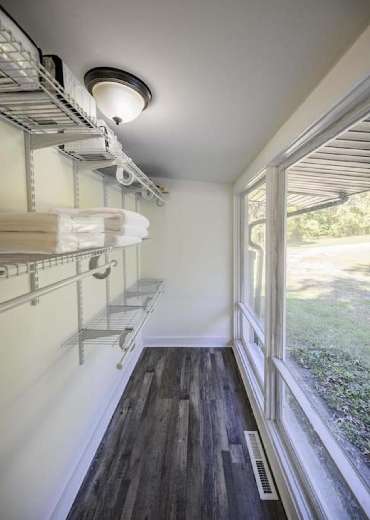 Gorgeous Renovated Home With Large & Private Lot Winchester Exterior photo