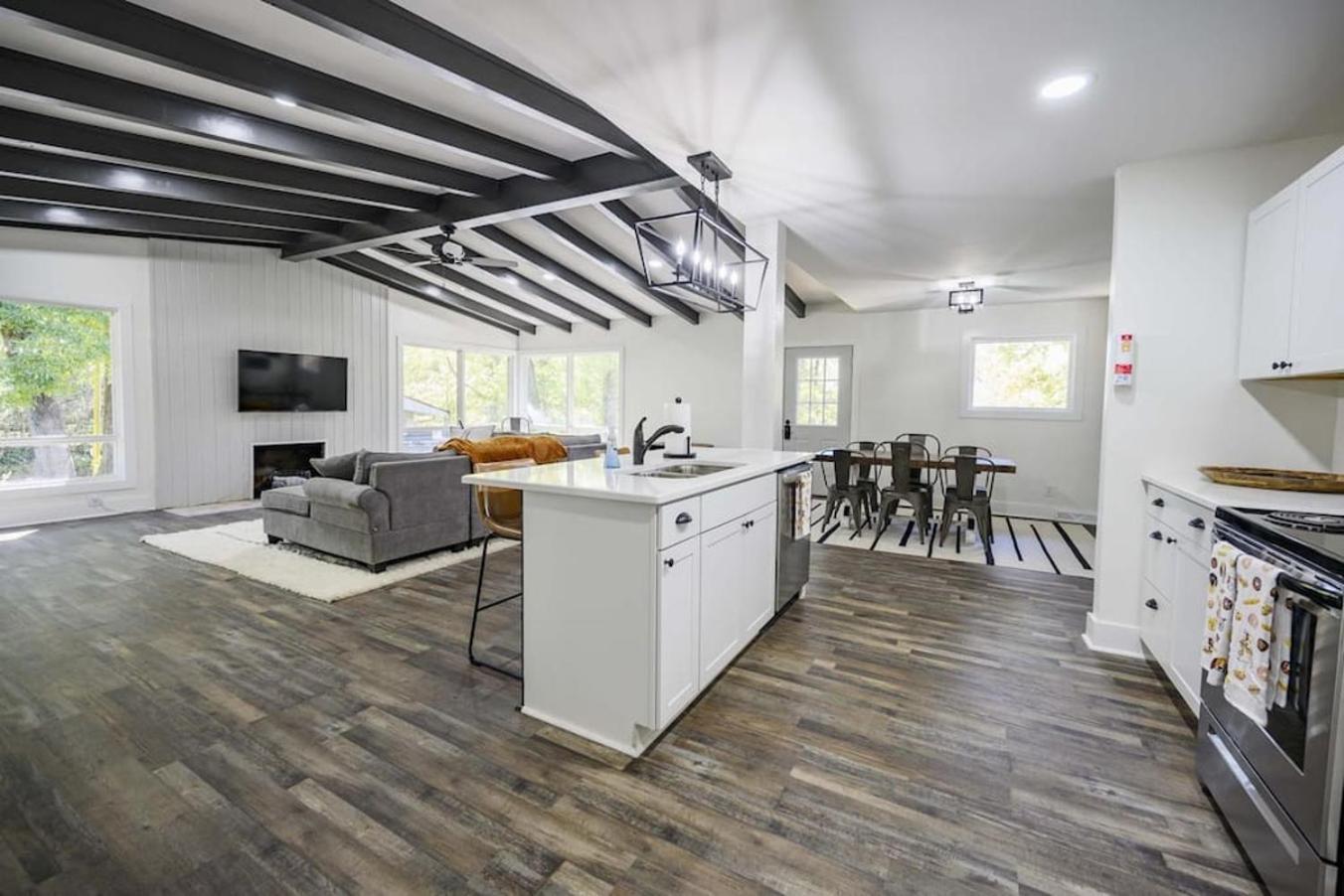 Gorgeous Renovated Home With Large & Private Lot Winchester Exterior photo